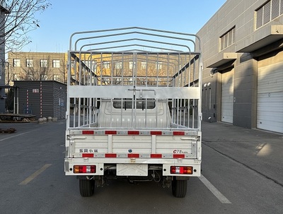 東風(fēng)小康國六3.2米倉柵式運(yùn)輸車 城市與城鄉(xiāng)道路貨運(yùn)的可靠伙伴